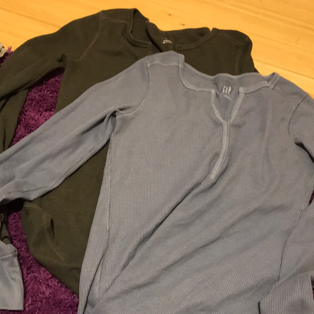 2 long sleeve gap shirts